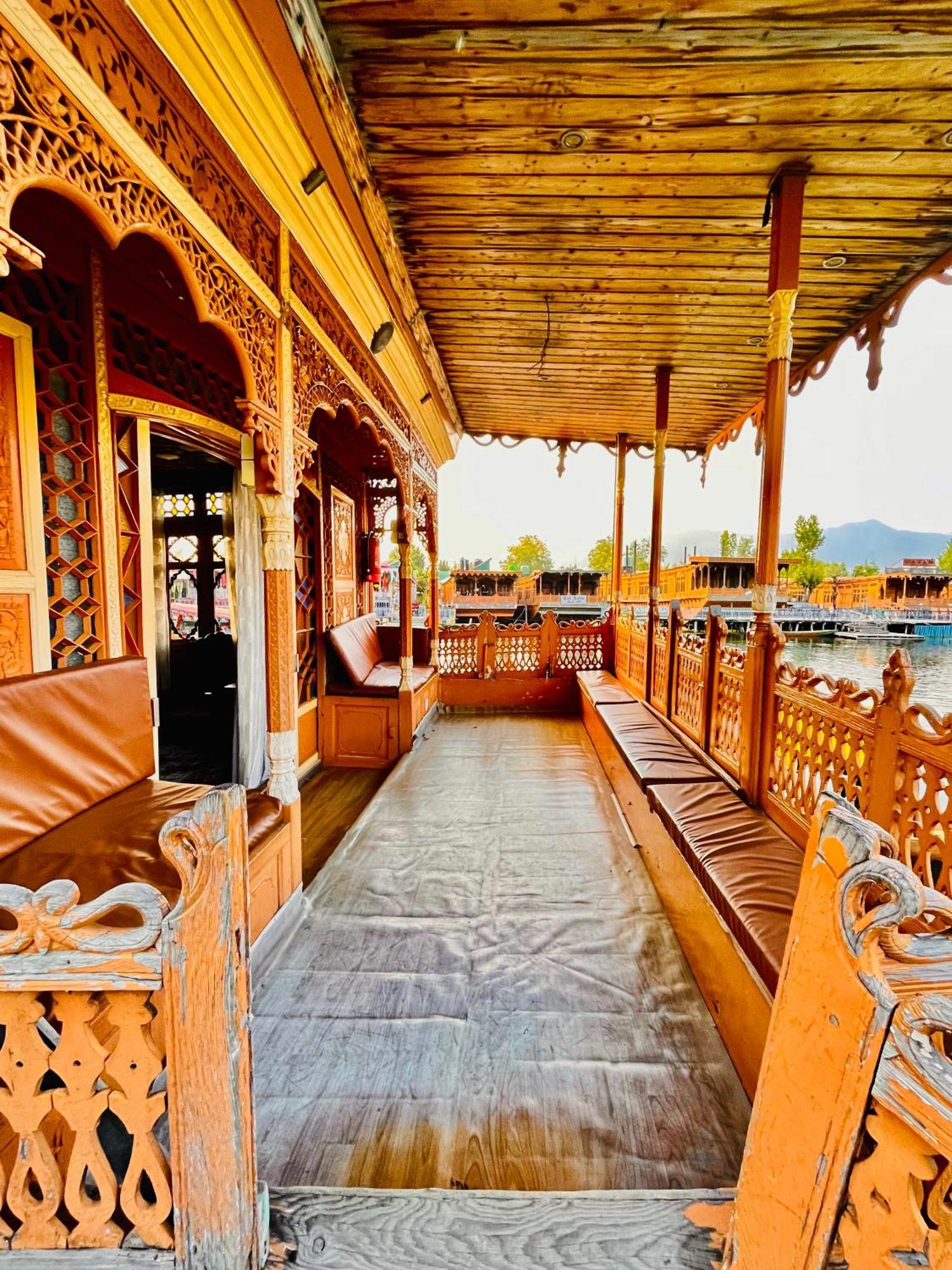 Best View Group Of Houseboats Hotel Srinagar  Exterior photo